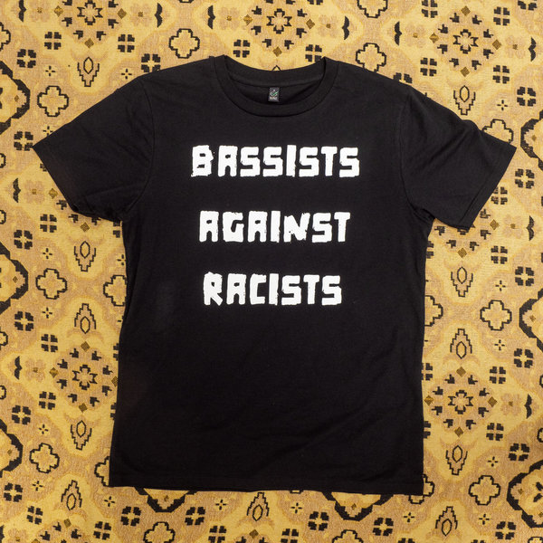 Bassists Against Racists – basic T-Shirt