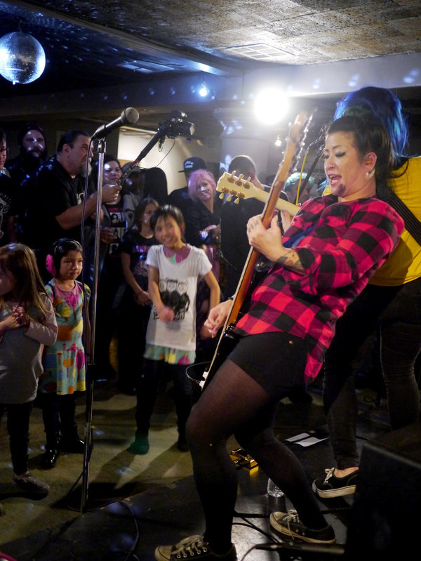 Bassists Against Racists – Eloise Wong of THE LINDA LINDAS – LEFTOVER