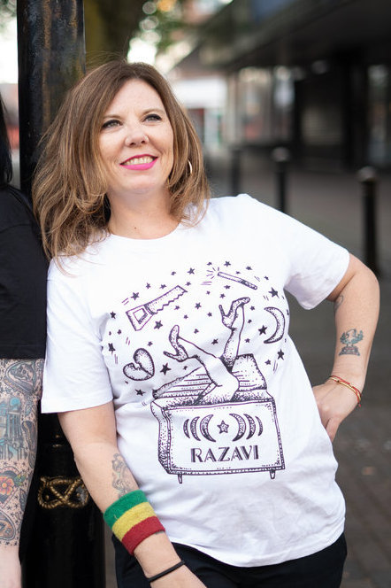 Jen Razavi – T-Shirt 'Magic Box'